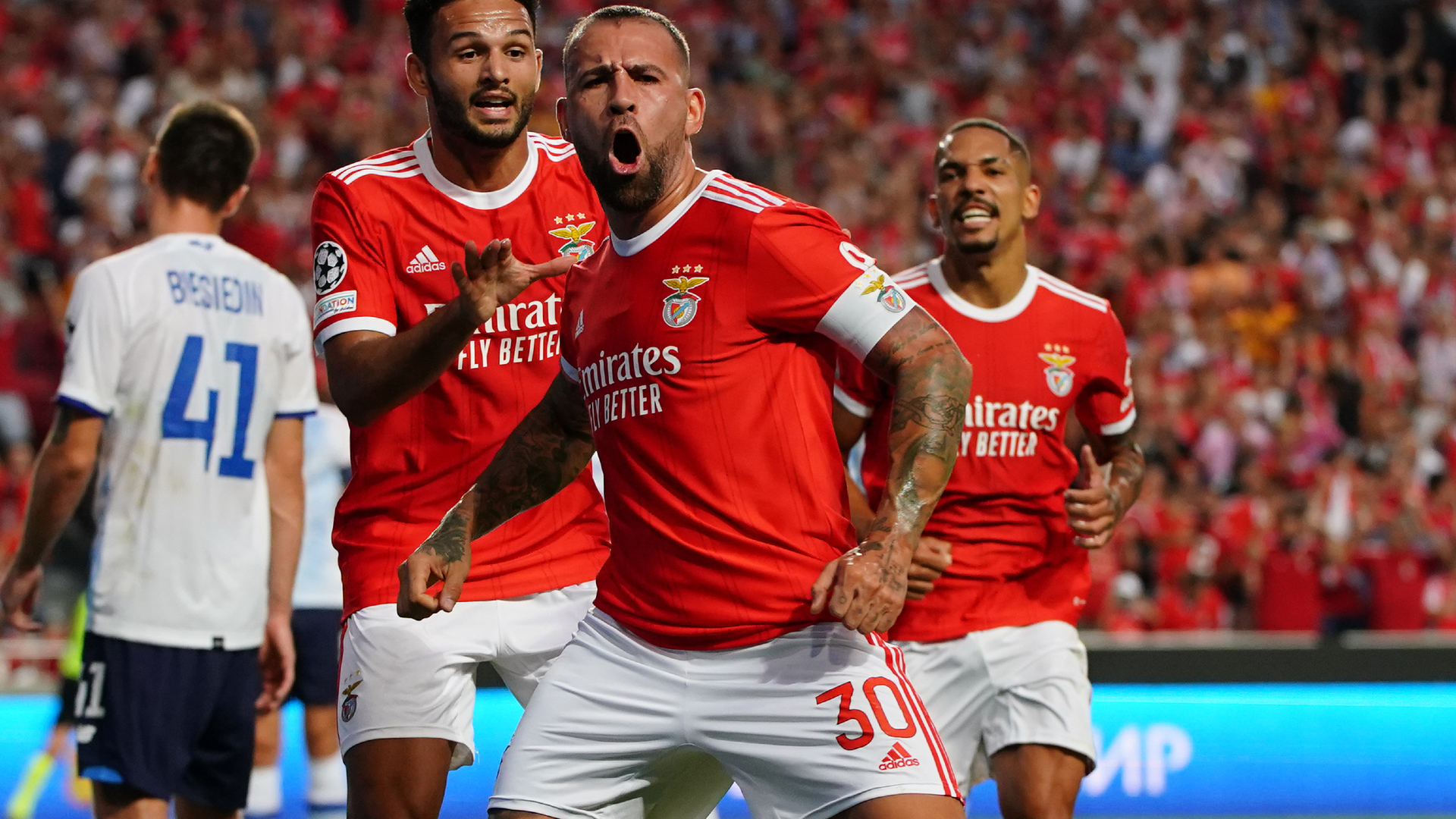 Benfica cruise past Dynamo Kyiv to reach group stage