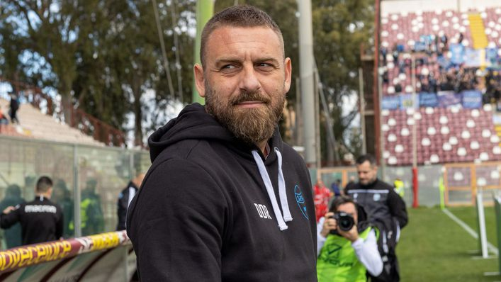 Roma turn to club legend De Rossi after sacking Jose